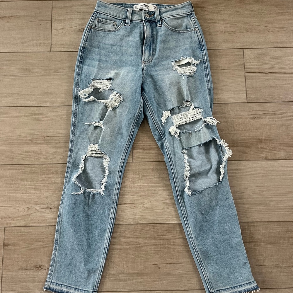 Hollister Curvy High-Rise Mom Jean
